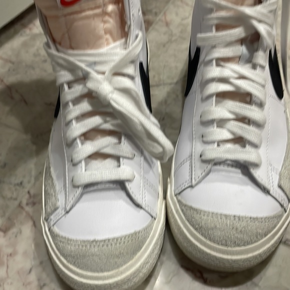 Nike Blazer Mid 77vintage grade school 6y 8 women - Picture 10 of 16